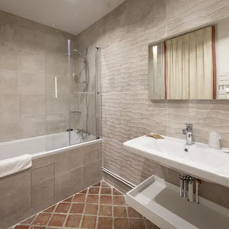 Relais Hôtelier Douce France Hotel *