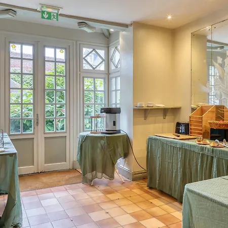 Relais Hôtelier Douce France Hotel